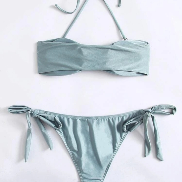 Bikini - Picture 2 of 7